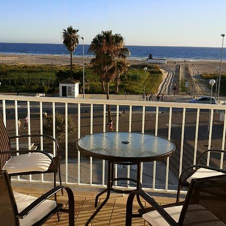 Apartamento Dos Faros โกนิล เด ลาฟรอนเตรา ภายนอก รูปภาพ