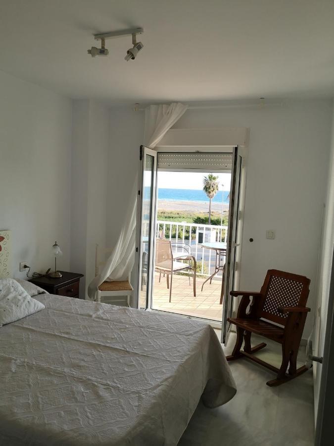 Apartamento Dos Faros โกนิล เด ลาฟรอนเตรา ภายนอก รูปภาพ