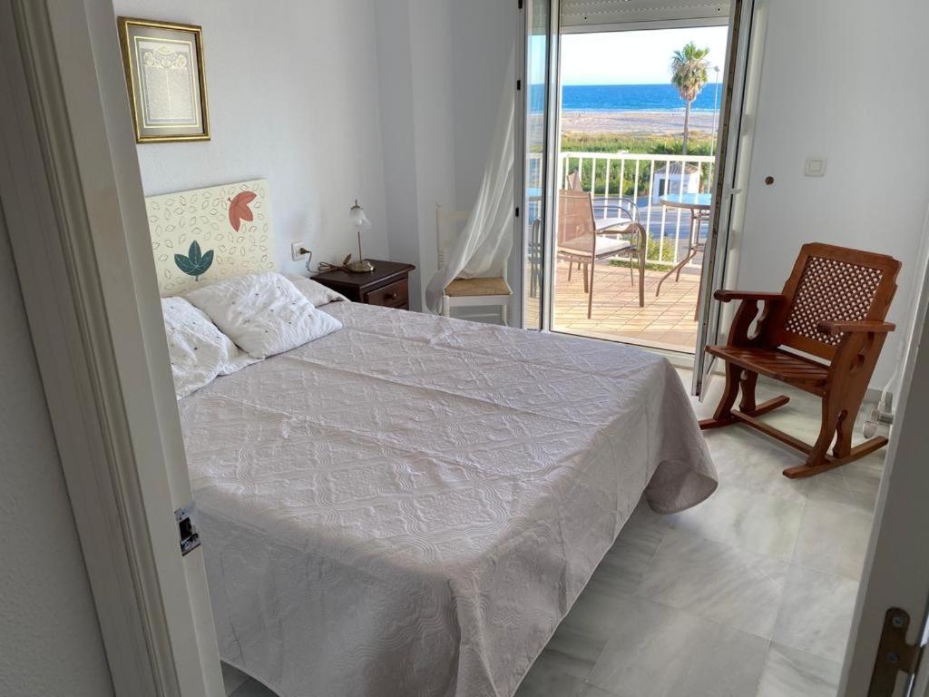 Apartamento Dos Faros โกนิล เด ลาฟรอนเตรา ภายนอก รูปภาพ