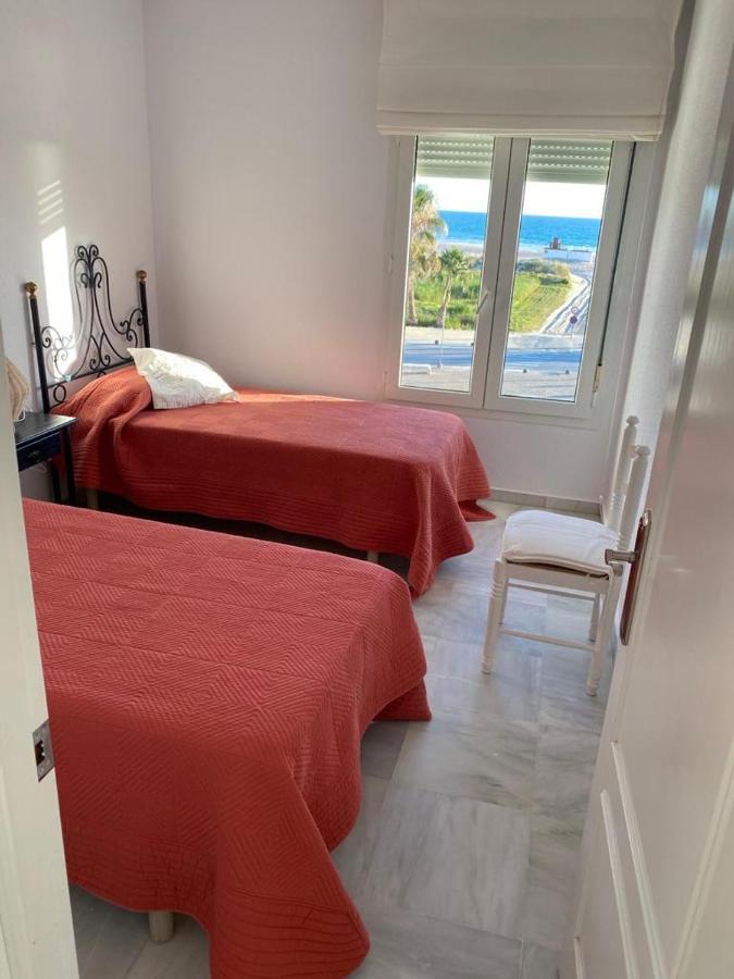 Apartamento Dos Faros โกนิล เด ลาฟรอนเตรา ภายนอก รูปภาพ